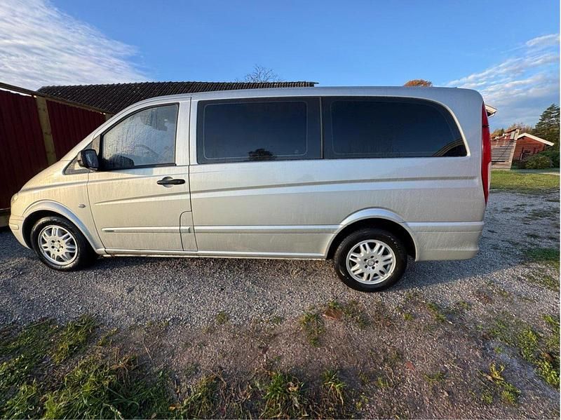 Silver Begagnad 2011 Mercedes Vito Minibuss | 89 000 kr (Dyr) - Bild 1/4