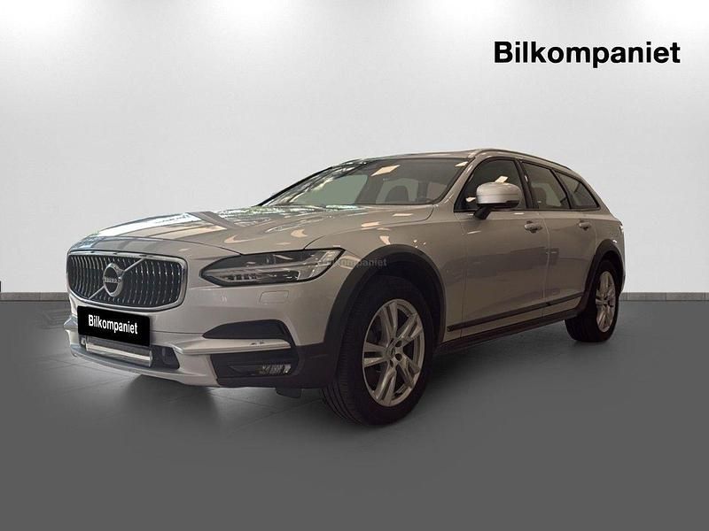 Silver Begagnad 2017 Volvo V90 CC Momentum Kombi | 289 800 kr (Lite dyr) - Bild 1/4