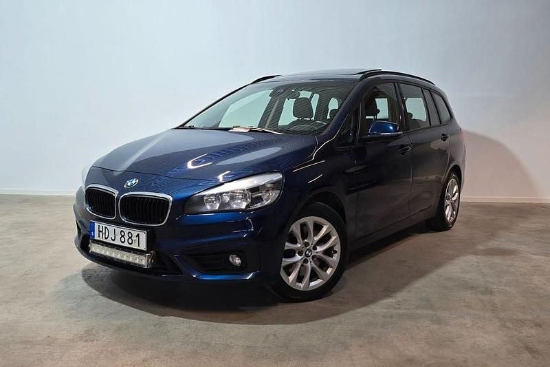 Blå Begagnad 2016 BMW 220 Gran Tourer Advantage Minibuss | 139 900 kr - Bild 1/3