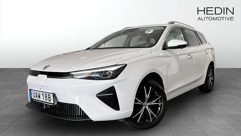 Vit (white) Begagnad 2022 MG MG5 EV Luxury Kombi | 207 900 kr (Bra pris) - Bild 1/4