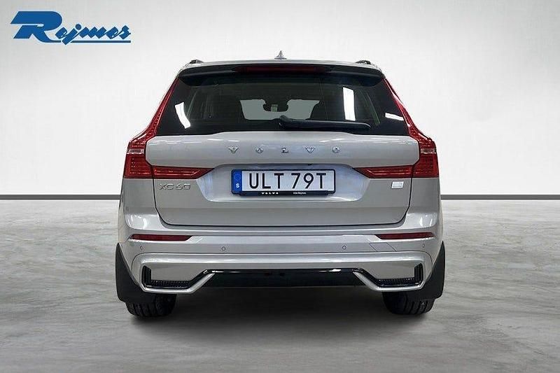 Begagnad Volvo XC60 Plus 253 HK (186 kW) 2022 Silver SUV