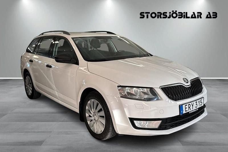 Vit Begagnad 2016 Skoda Octavia Kombi | 117 000 kr (Lite dyr) - Bild 1/4