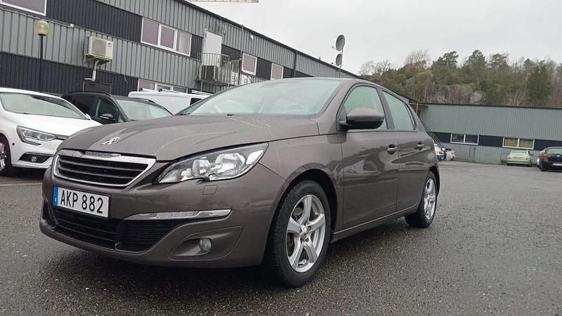 Grå Begagnad 2013 Peugeot 308 Active Halvkombi | 74 900 kr (Marknadspris) - Bild 1/4