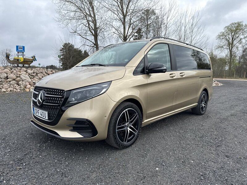 Gul Begagnad 2024 Mercedes V300 Exclusive Minibuss | 949 000 kr - Bild 1/4