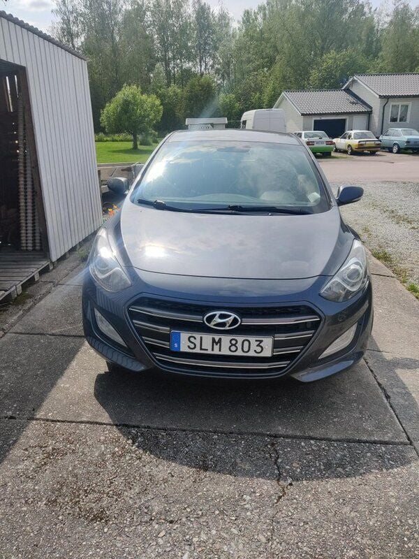 Grå Begagnad 2017 Hyundai i30 Premium Halvkombi | 80 000 kr (Superpris) - Bild 1/4