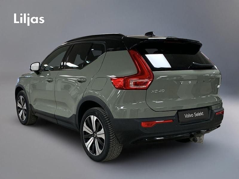 Begagnad Volvo XC40 Plus 185 kW (252 HK) 2023 Grön SUV