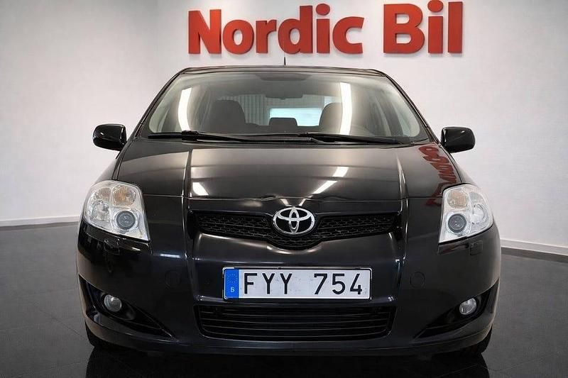 Begagnad Toyota Auris 126 HK (92 kW) 2007 Svart Halvkombi