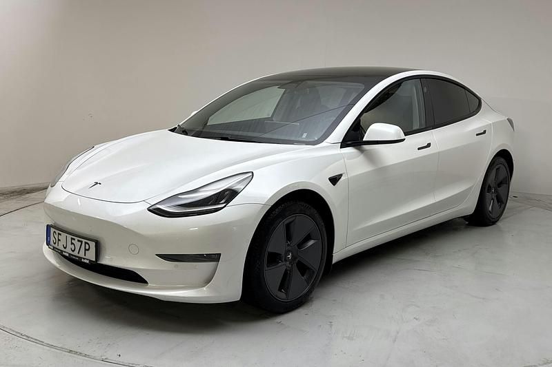 Vit Begagnad 2021 Tesla Model 3 Sedan | 240 000 kr (Bra pris) - Bild 1/4