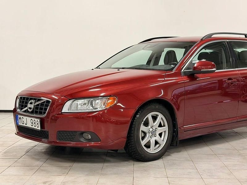 Begagnad Volvo V70 Momentum 116 HK (85 kW) 2011 Röd Kombi