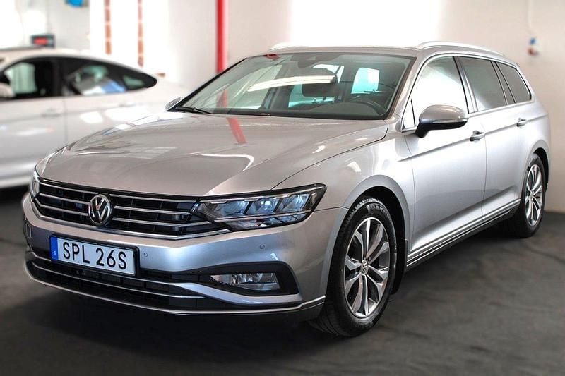 Silver Begagnad 2020 VW Passat Kombi | 199 900 kr (Bra pris) - Bild 1/4