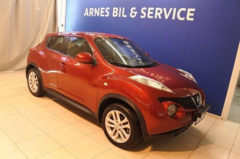 Mörkröd (röd) Begagnad 2012 Nissan Juke SUV | 109 900 kr (Marknadspris) - Bild 1/4