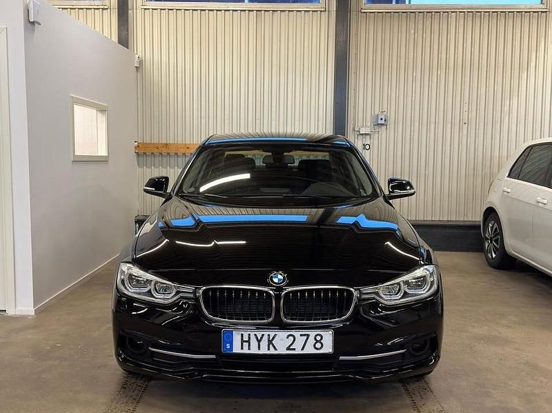 Begagnad BMW 320 Sport Line 190 HK (139 kW) 2016 Svart Sedan