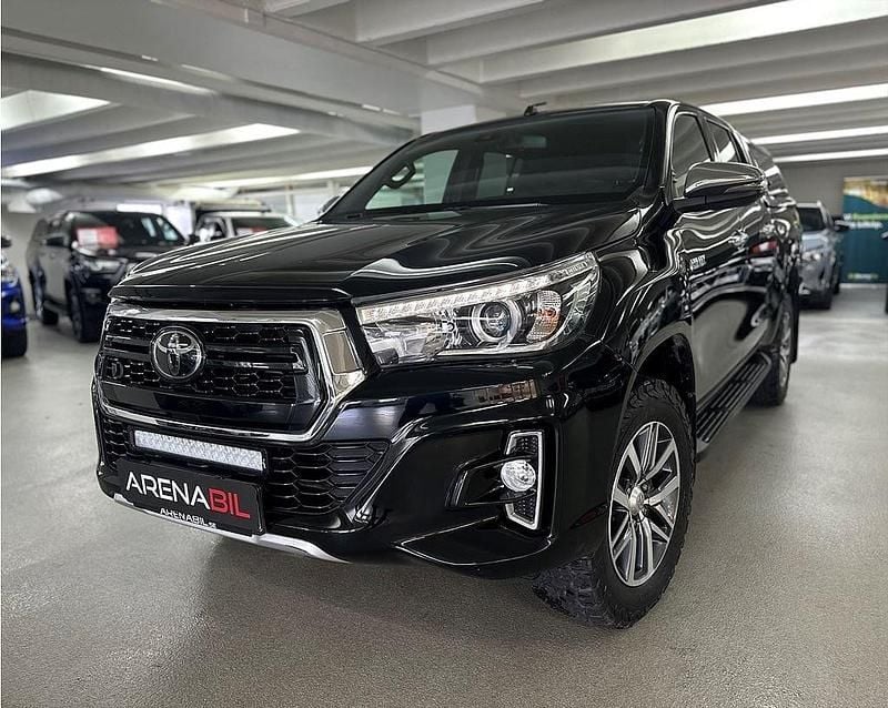 Svart Begagnad 2019 Toyota HiLux Pickup | 449 900 kr (Dyr) - Bild 1/4
