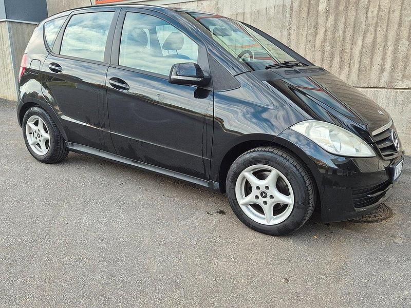 Svart Begagnad 2008 Mercedes A150 Halvkombi | 49 900 kr (Marknadspris) - Bild 1/4