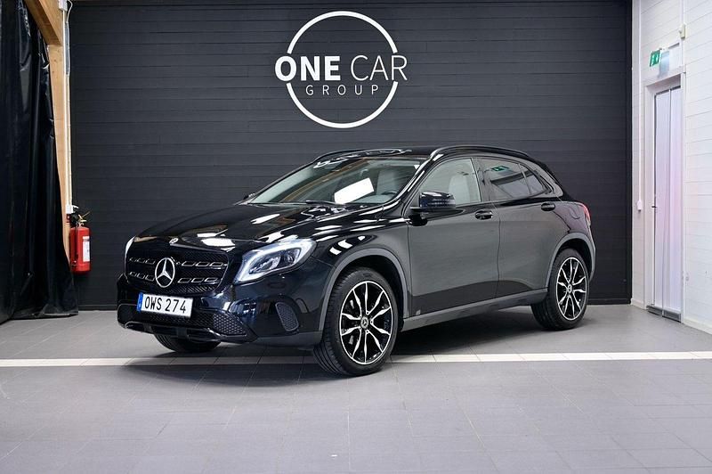 Svart Begagnad 2018 Mercedes GLA220 SUV | 234 800 kr (Marknadspris) - Bild 1/4