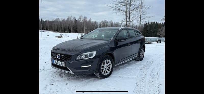 Begagnad Volvo V60 CC 190 HK (139 kW) 2016 Gråmetallic Kombi