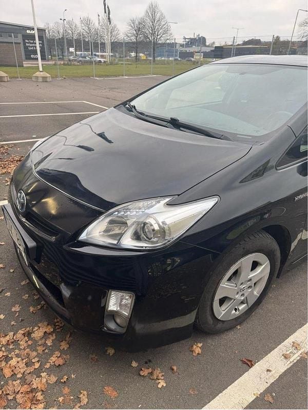 Svart Begagnad 2010 Toyota Prius Halvkombi | 40 000 kr (Dyr) - Bild 1/4