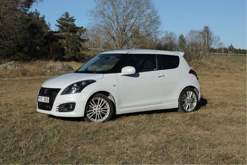 Vit Begagnad 2012 Suzuki Swift Sport Halvkombi | 60 000 kr (Marknadspris) - Bild 1/4