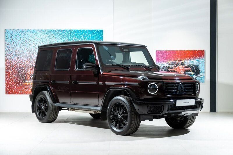 Mörkröd Ny 2024 Mercedes G500 SUV | 2 187 500 kr - Bild 1/4
