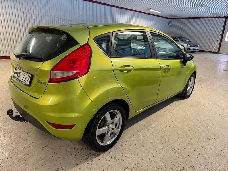 Begagnad Ford Fiesta Trend 82 HK (60 kW) 2008 Grön Halvkombi