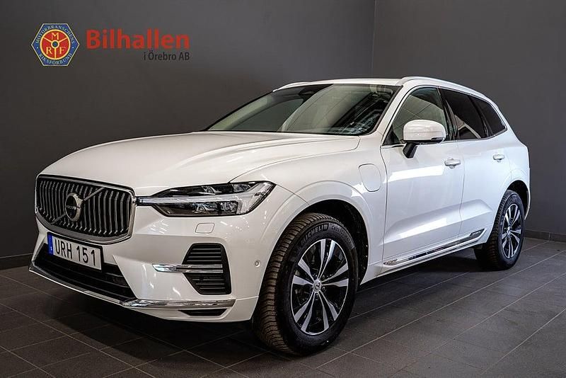 Vit Begagnad 2023 Volvo XC60 Core SUV | 449 000 kr (Marknadspris) - Bild 1/4
