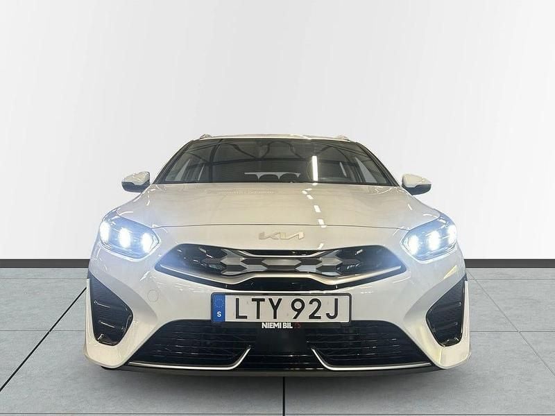 Begagnad Kia Ceed Sportswagon Advance 141 HK (103 kW) 2022 Vit Kombi
