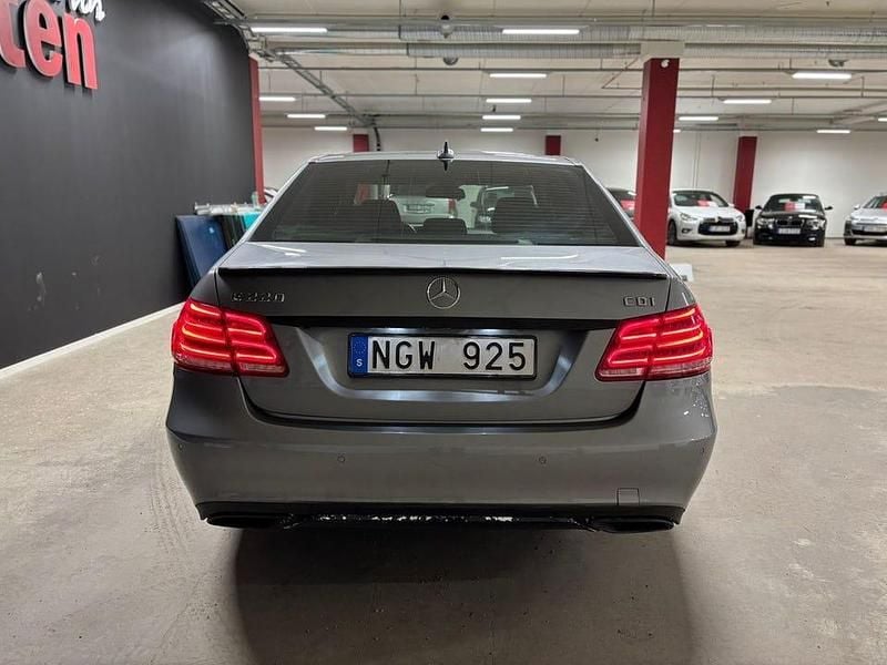 Begagnad Mercedes E220 Avantgarde 170 HK (125 kW) 2013 Silver Sedan