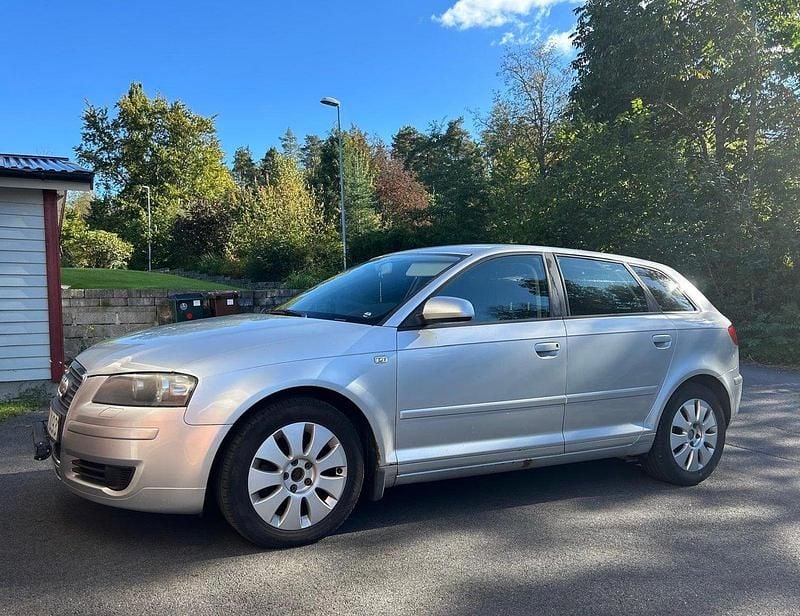 Silver Begagnad 2007 Audi A3 Sportback Attraction Halvkombi | 29 900 kr (Bra pris) - Bild 1/4