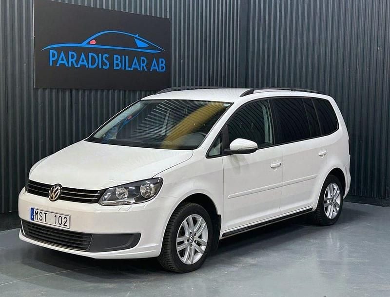 Vit Begagnad 2012 VW Touran Minibuss | 79 900 kr (Marknadspris) - Bild 1/4