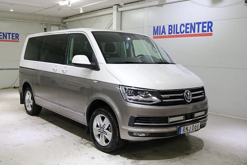 Flerfärgad Begagnad 2016 VW Caravelle Comfortline Minibuss | 249 000 kr (Bra pris) - Bild 1/3