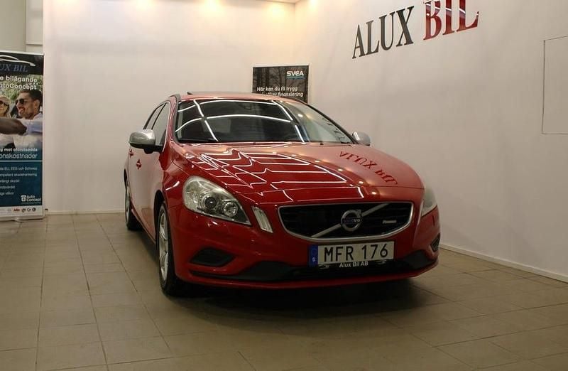 Begagnad Volvo V60 R-Design 163 HK (119 kW) 2012 Röd Kombi