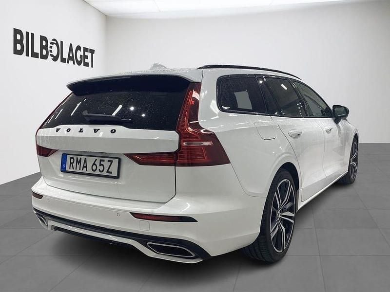 Begagnad Volvo V60 R-Design 344 HK (253 kW) 2022 Vit Kombi