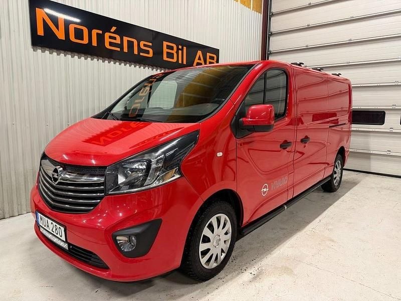 Röd Begagnad 2018 Opel Vivaro Minibuss | 129 000 kr (Superpris) - Bild 1/4