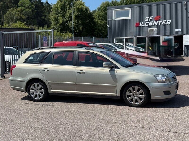 Ljusgrön (grön) Begagnad 2008 Toyota Avensis Kombi | 34 900 kr (Marknadspris) - Bild 1/4
