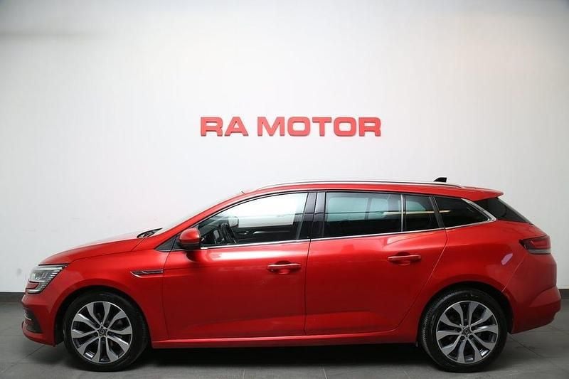 Begagnad Renault Mégane IV 140 HK (102 kW) 2023 Röd metallic Kombi