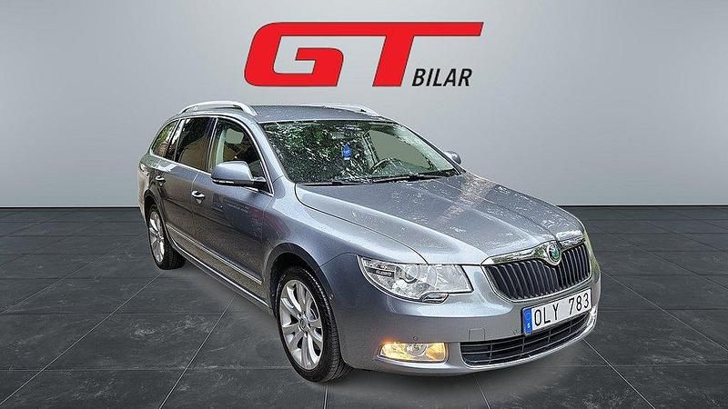 Silver Begagnad 2011 Skoda Superb Elegance Kombi | 94 900 kr (Marknadspris) - Bild 1/4