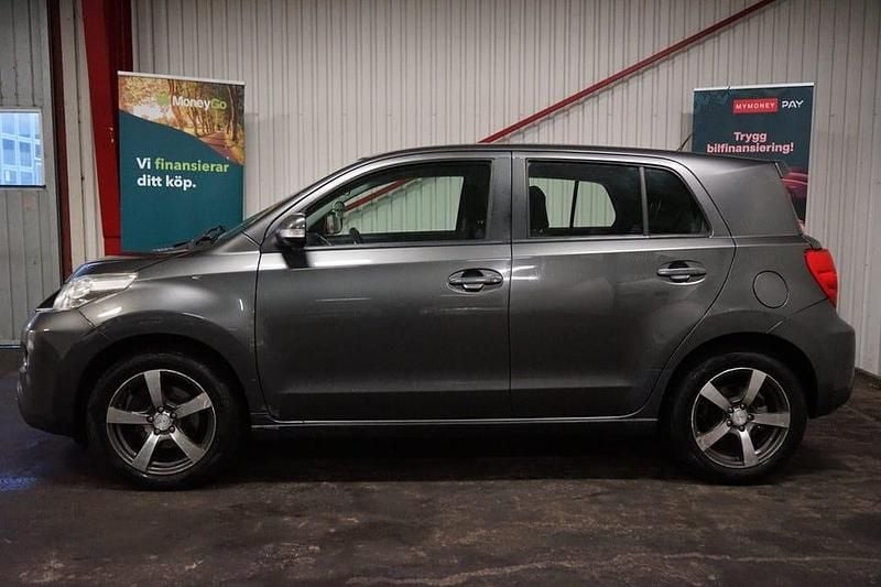 Begagnad Toyota Urban Cruiser 90 HK (66 kW) 2009 Grå Halvkombi