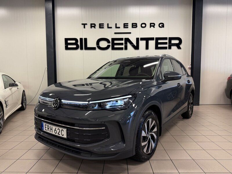 Mörkgrå Begagnad 2024 VW Tiguan Life SUV | 389 900 kr (Lite dyr) - Bild 1/4