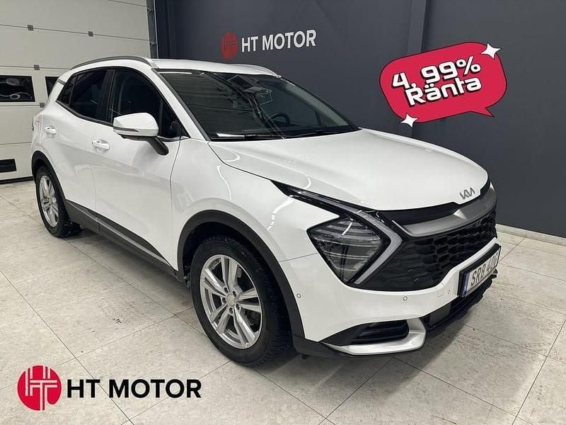 Vit Begagnad 2022 Kia Sportage Advance SUV | 304 900 kr (Bra pris) - Bild 1/4