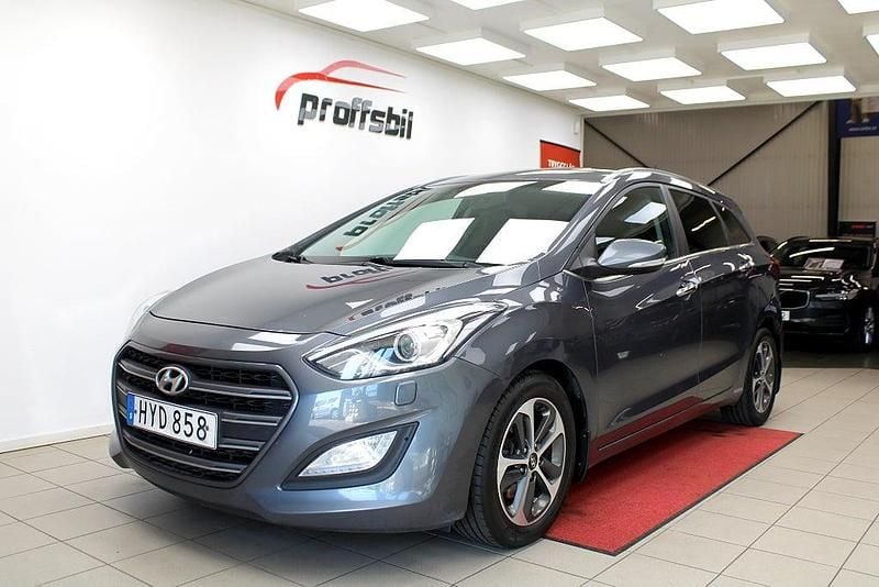 Mörkgrå Begagnad 2015 Hyundai i30 Comfort Kombi | 94 900 kr (Marknadspris) - Bild 1/4
