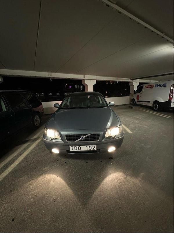 Grön Begagnad 2002 Volvo S60 Business Edition Sedan | 18 000 kr - Bild 1/4