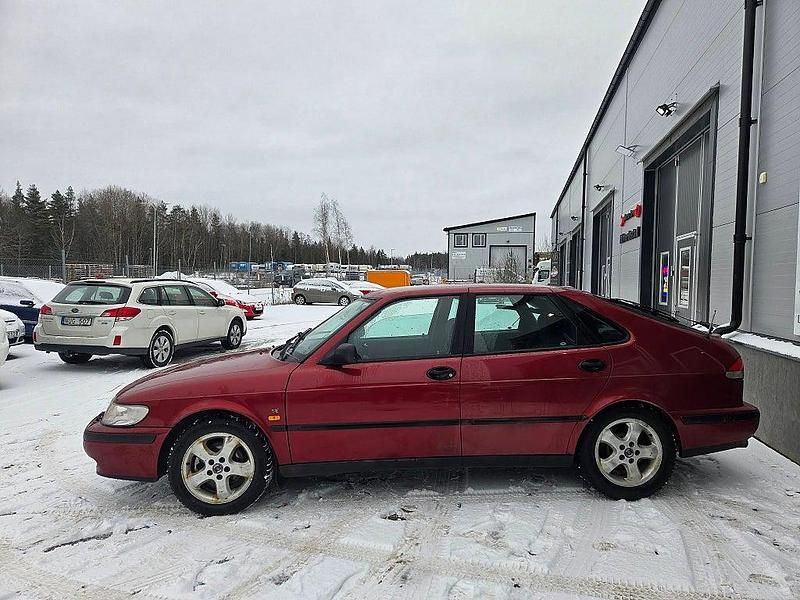 Begagnad Saab 9-3 154 HK (113 kW) 1999 Röd Halvkombi