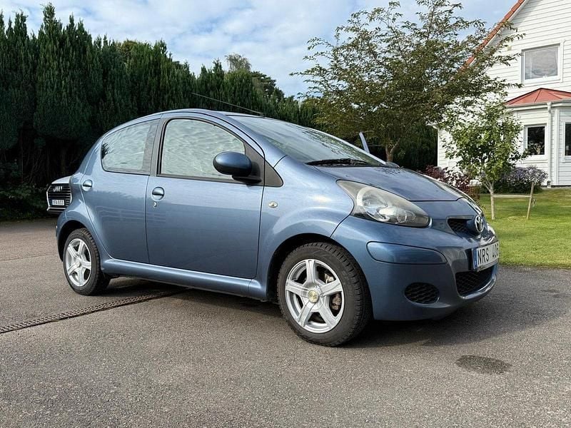 Blå Begagnad 2010 Toyota Aygo Halvkombi | 27 000 kr (Marknadspris) - Bild 1/4