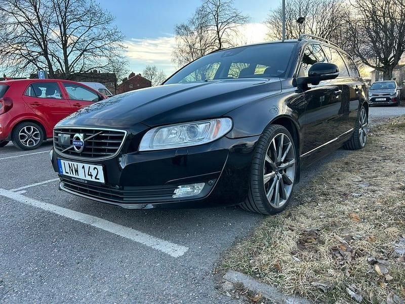 Svart metallic Begagnad 2015 Volvo V70 Kombi | 131 500 kr (Marknadspris) - Bild 1/4