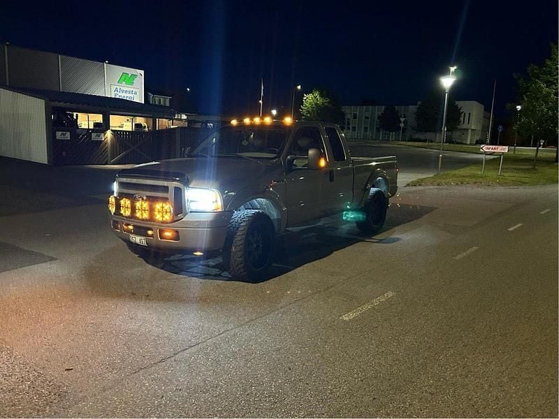 Brun Begagnad 2006 Ford V8 | 160 000 kr - Bild 1/4