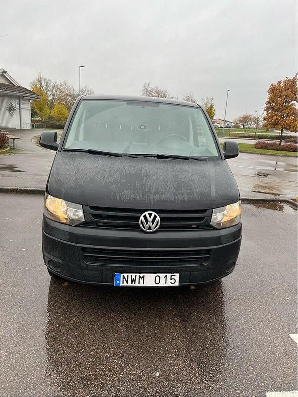Svart Begagnad 2014 VW T5 Van | 96 000 kr (Marknadspris) - Bild 1/4