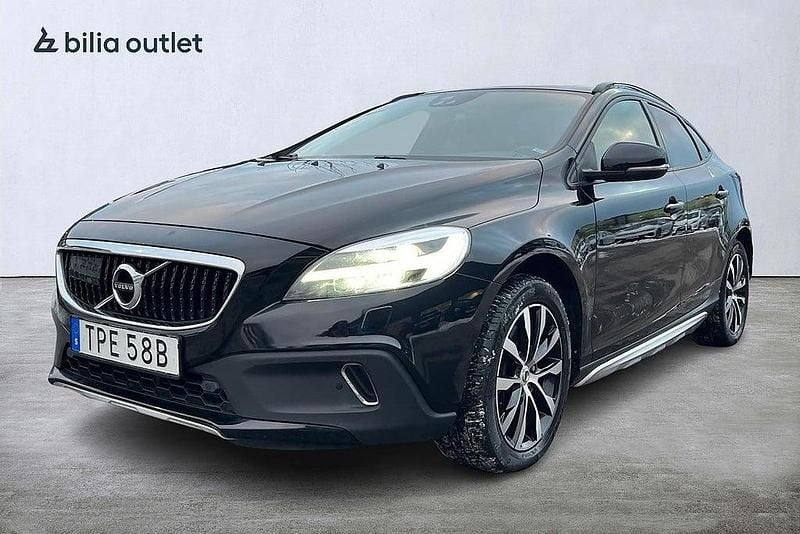 Begagnad Volvo V40 Pro 150 HK (110 kW) 2019 Svart Halvkombi