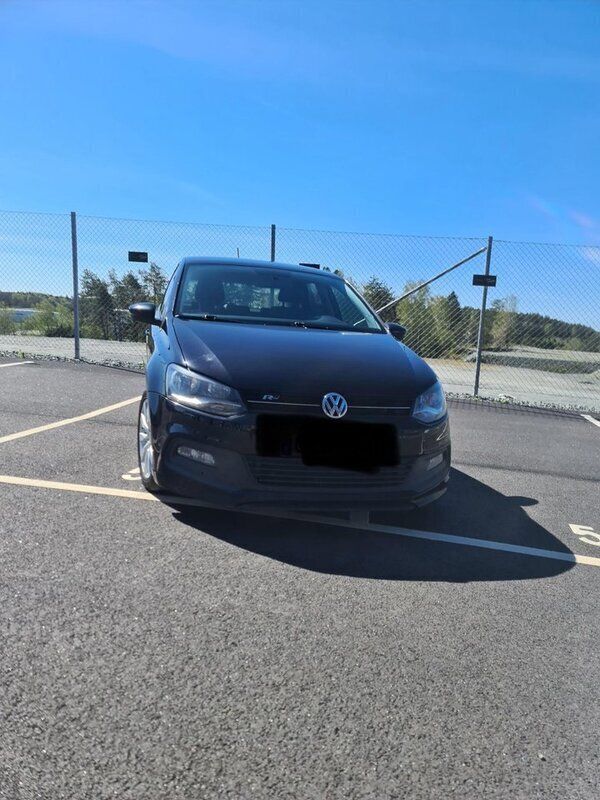 Svart Begagnad 2013 VW Polo Halvkombi | 55 000 kr (Marknadspris) - Bild 1/4