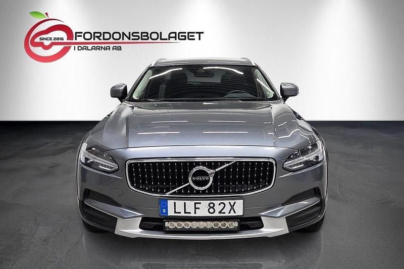 Begagnad Volvo V90 CC Momentum 190 HK (139 kW) 2019 Grå Kombi