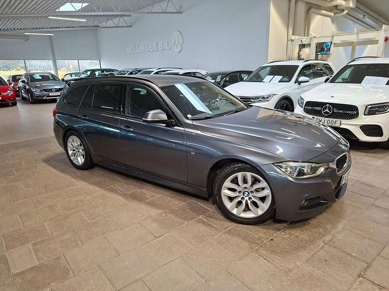 Grå Begagnad 2019 BMW 320 M Sport Kombi | 229 800 kr (Marknadspris) - Bild 1/4